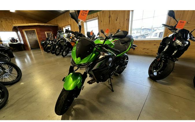 2024 Kawasaki Z500 ABS - Candy Lime Green/Metallic Flat Spark Black/Metallic Graphite Gray(DP)