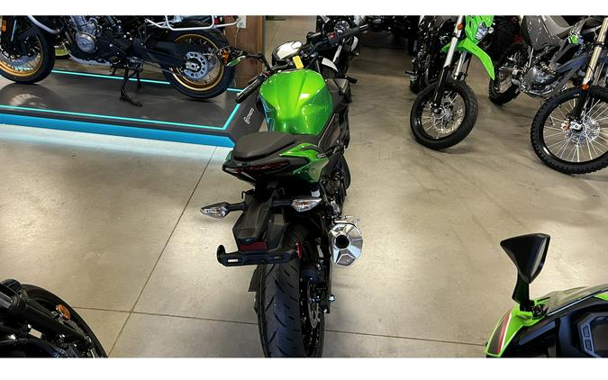 2024 Kawasaki Z500 ABS - Candy Lime Green/Metallic Flat Spark Black/Metallic Graphite Gray(DP)