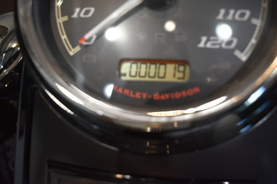 2025 Harley-Davidson® Road King® Special Vivid Black