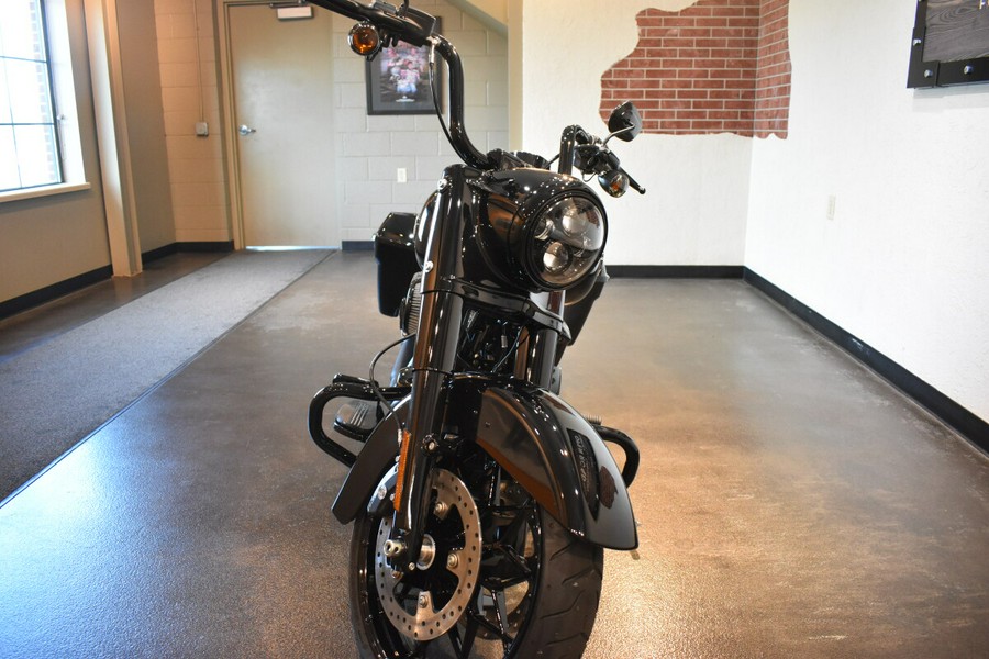 2025 Harley-Davidson® Road King® Special Vivid Black