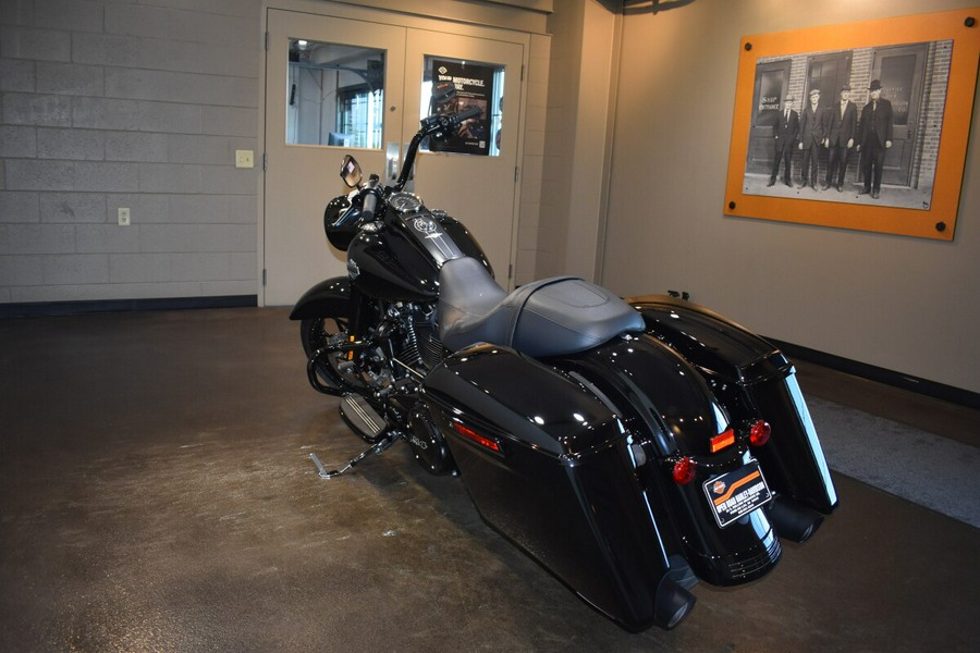 2025 Harley-Davidson® Road King® Special Vivid Black