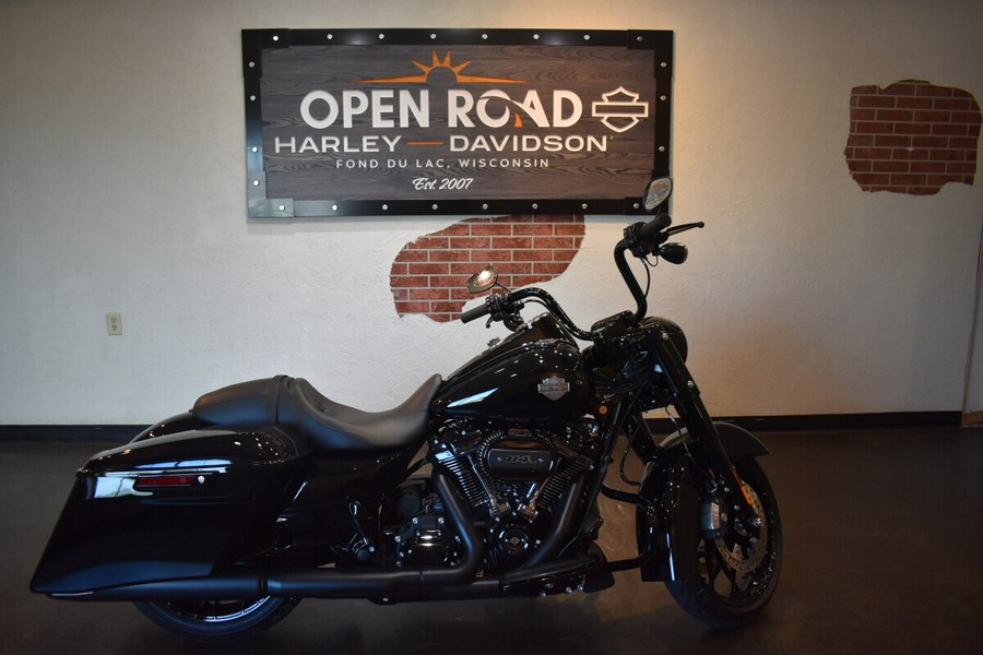 2025 Harley-Davidson® Road King® Special Vivid Black