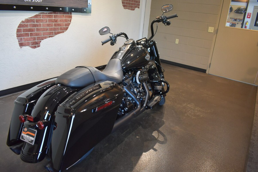 2025 Harley-Davidson® Road King® Special Vivid Black