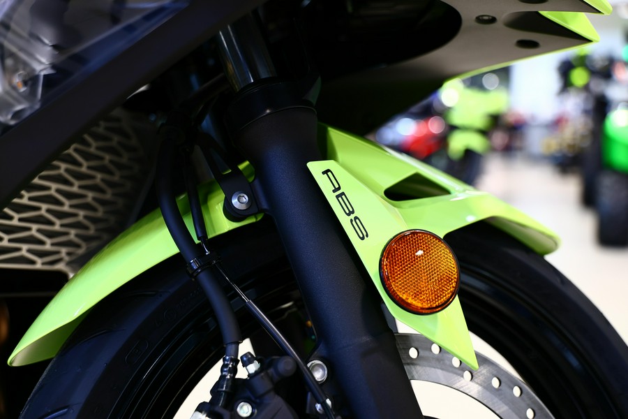 2026 Kawasaki Ninja 500 SE ABS Metallic Yellowish GreenEbony