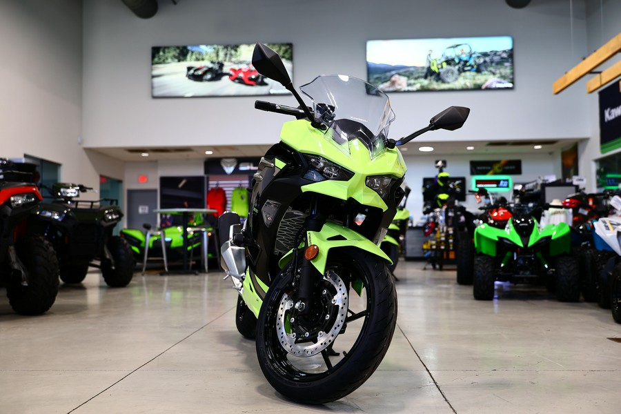 2026 Kawasaki Ninja 500 SE ABS Metallic Yellowish GreenEbony