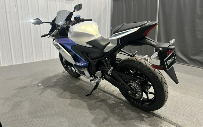 2025 Yamaha YZF-R3 R3