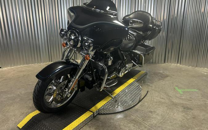 2013 Harley-Davidson CVO Ultra Classic Electra Glide DIAMND/OBSIDIAN W/ PINSTRIP