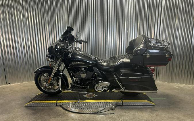 2013 Harley-Davidson CVO Ultra Classic Electra Glide DIAMND/OBSIDIAN W/ PINSTRIP