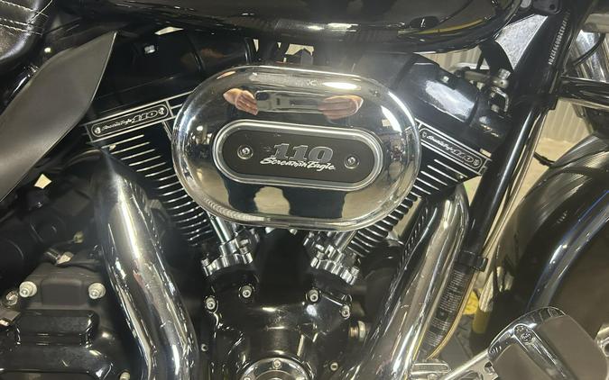 2013 Harley-Davidson CVO Ultra Classic Electra Glide DIAMND/OBSIDIAN W/ PINSTRIP