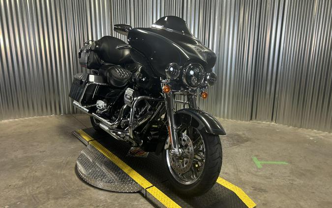 2013 Harley-Davidson CVO Ultra Classic Electra Glide DIAMND/OBSIDIAN W/ PINSTRIP
