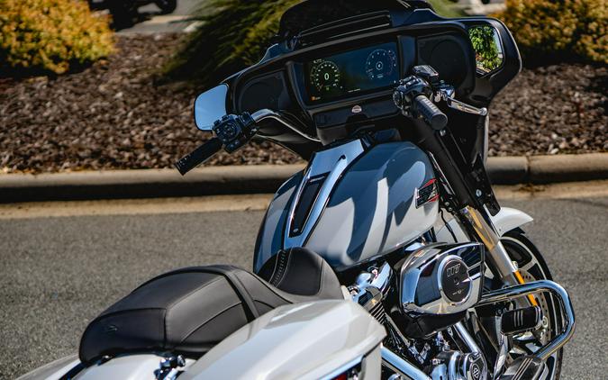 FLHX 2024 Street Glide®