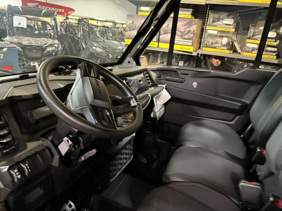 2026 Can-Am Defender MAX XT CAB HD11