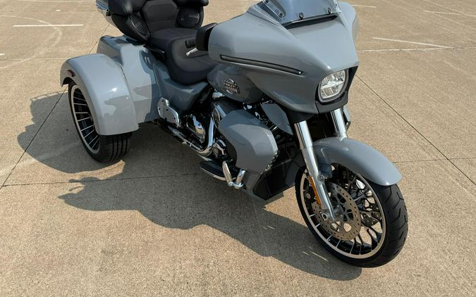 2026 Harley-Davidson® Street Glide 3 Limited Dark Billiard Gray Chrome Trim
