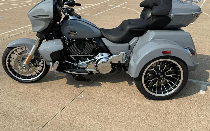 2026 Harley-Davidson® Street Glide 3 Limited Dark Billiard Gray Chrome Trim