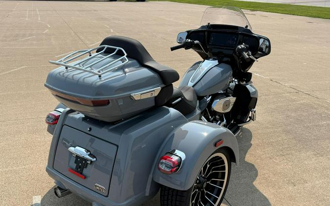 2026 Harley-Davidson® Street Glide 3 Limited Dark Billiard Gray Chrome Trim