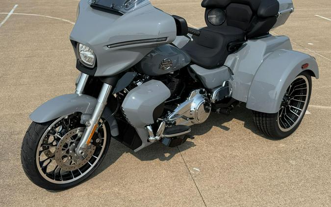 2026 Harley-Davidson® Street Glide 3 Limited Dark Billiard Gray Chrome Trim