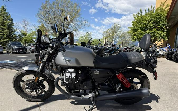 2023 Moto Guzzi V7 Stone