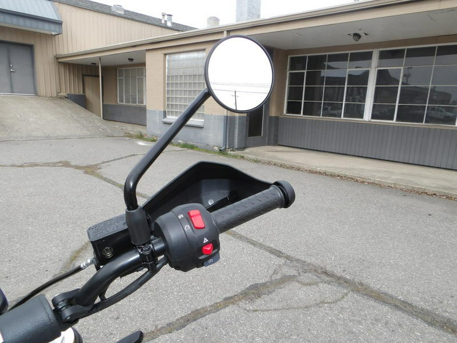 2025 Triumph Scrambler 400 X Phantom Black / Silver Ice