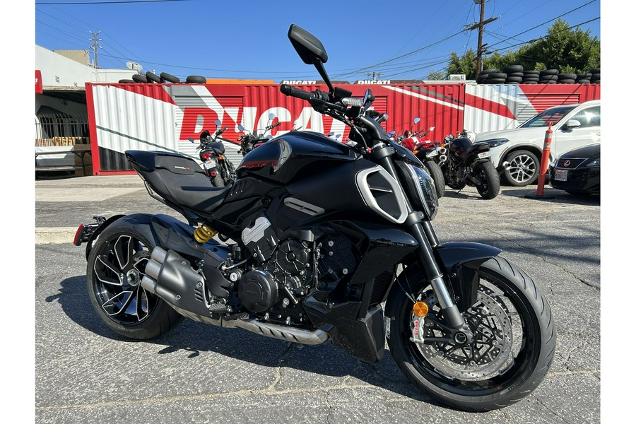 2024 Ducati Diavel V4 - Black