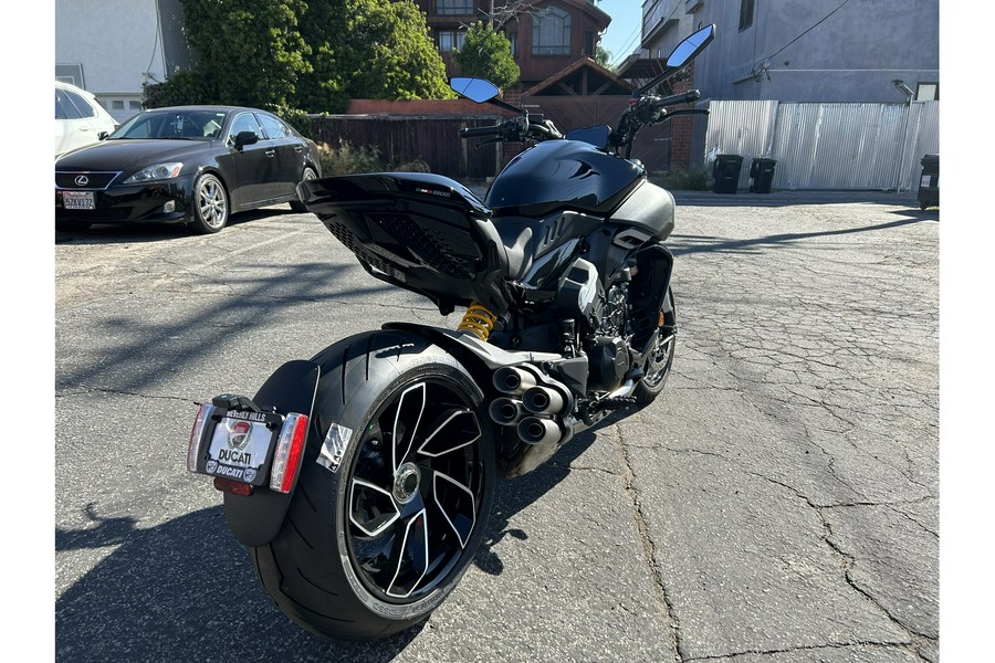 2024 Ducati Diavel V4 - Black