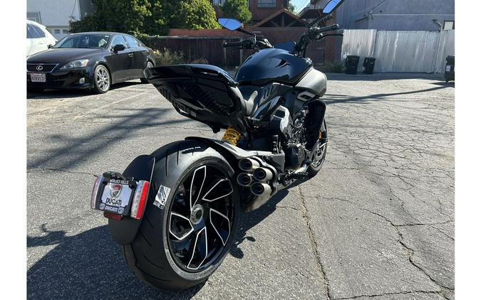 2024 Ducati Diavel V4 - Black