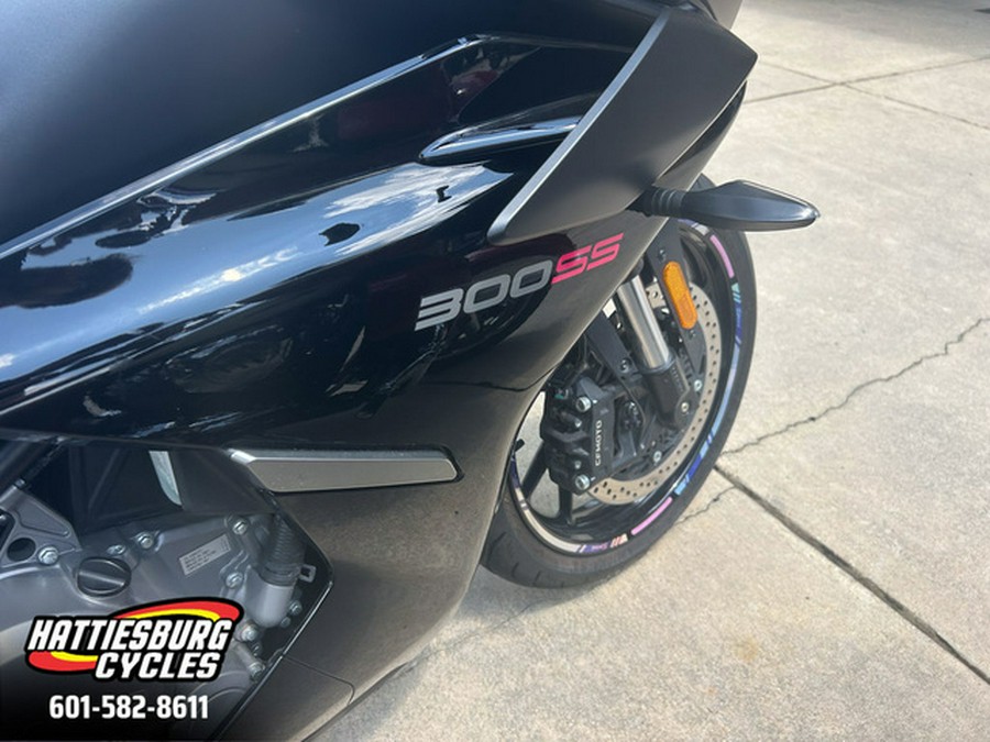 2025 CFMOTO 300SS