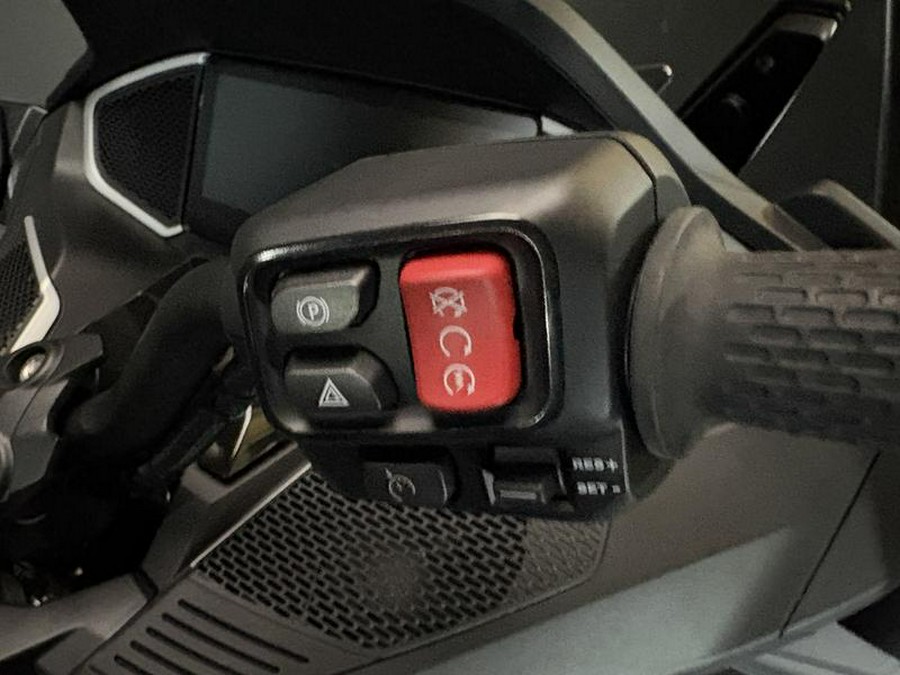 2025 Can-Am® Spyder RT Limited Platine Wheels