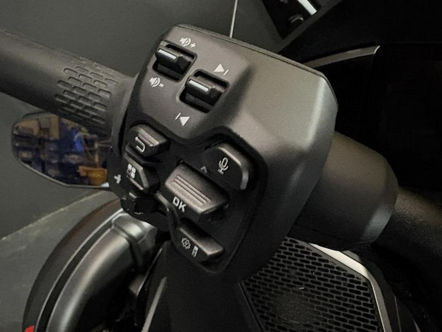 2025 Can-Am® Spyder RT Limited Platine Wheels
