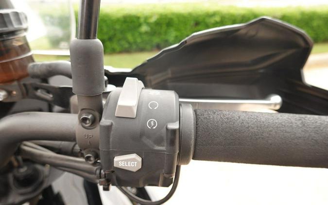 2021 Kawasaki Versys® 1000 SE LT+