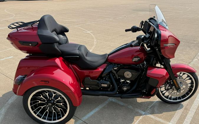 2026 Harley-Davidson® Street Glide 3 Limited Brilliant Red Black Trim