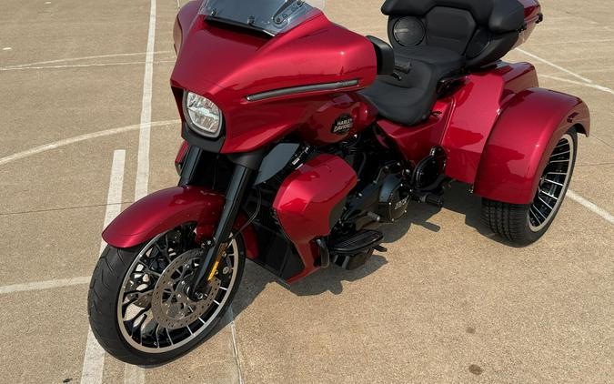 2026 Harley-Davidson® Street Glide 3 Limited Brilliant Red Black Trim