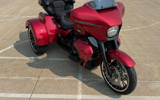 2026 Harley-Davidson® Street Glide 3 Limited Brilliant Red Black Trim