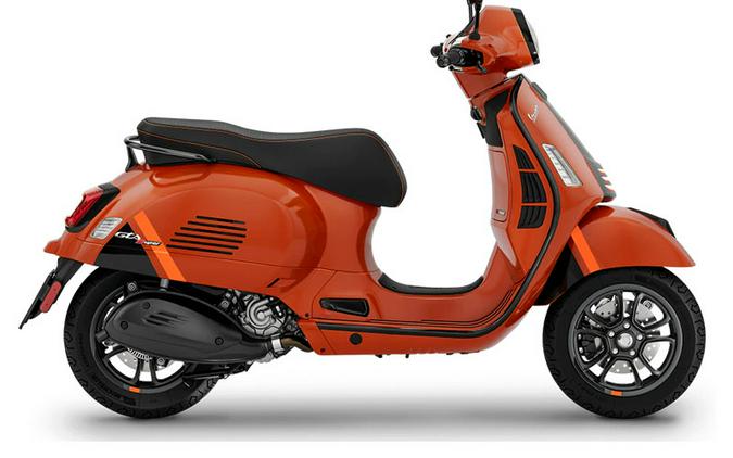 2023 Vespa GTS 300 Review [Scooter Testing in Italy]