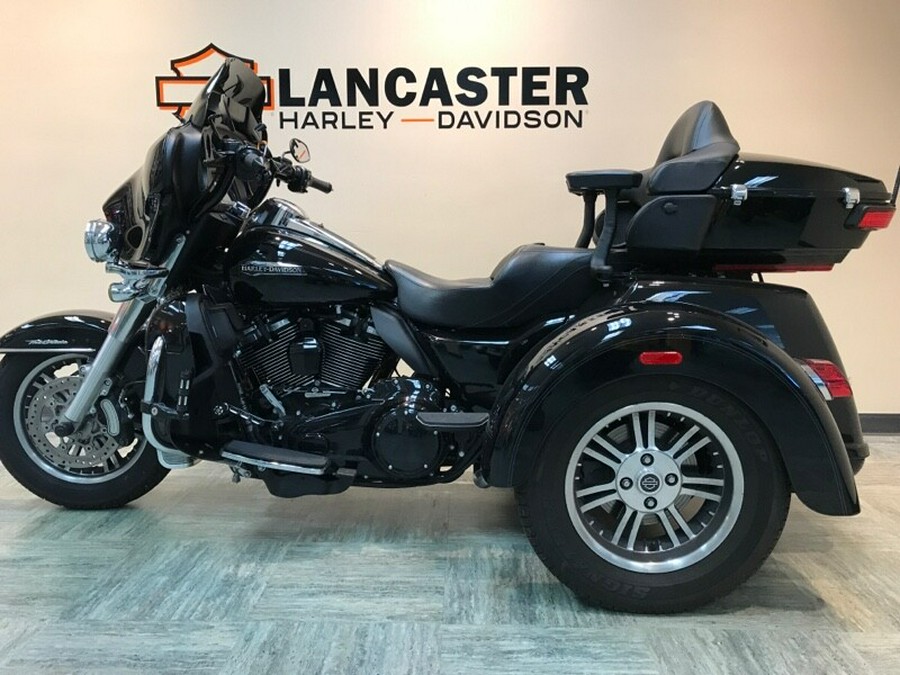 2018 Harley-Davidson Tri Glide Ultra Vivid Black FLHTCUTG