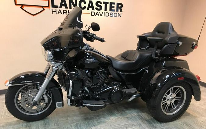 2018 Harley-Davidson Tri Glide Ultra Vivid Black FLHTCUTG