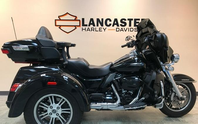 2018 Harley-Davidson Tri Glide Ultra Vivid Black FLHTCUTG