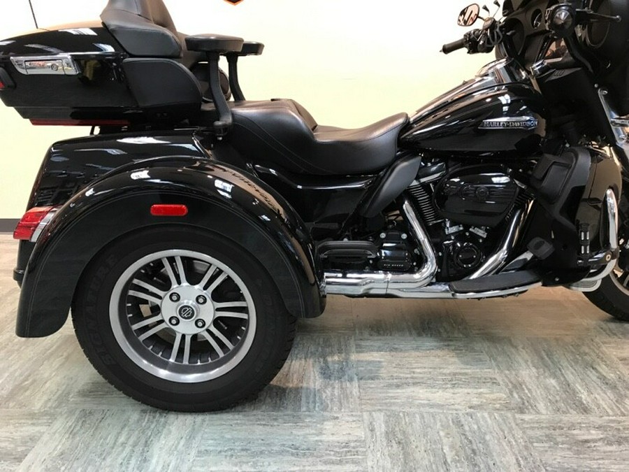 2018 Harley-Davidson Tri Glide Ultra Vivid Black FLHTCUTG
