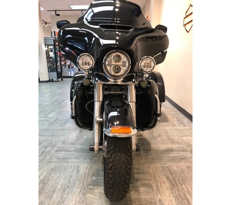 2018 HarleyDavidson® Tri Glide® Ultra Vivid Black FLHTCUTG for sale in