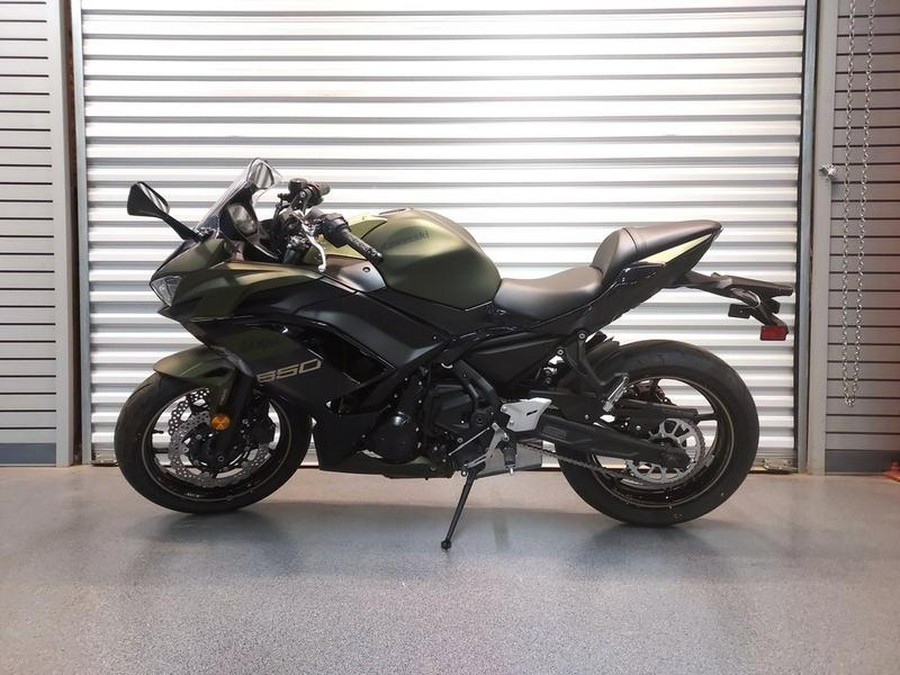 2024 Kawasaki Ninja® 650 ABS Metallic Covert Green/Metallic Spark Black