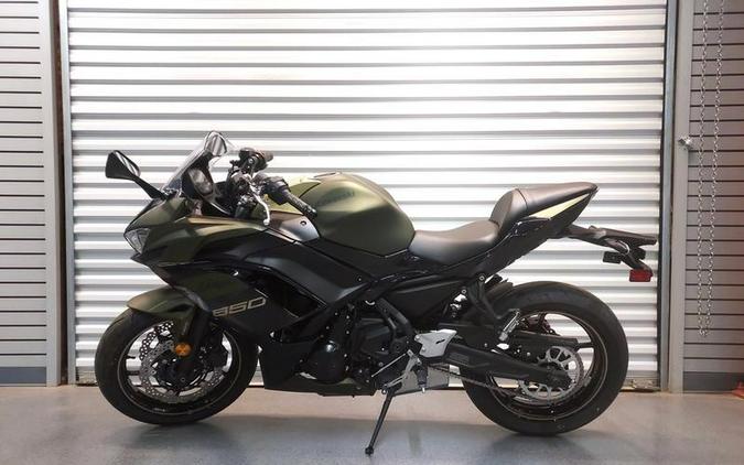 2024 Kawasaki Ninja® 650 ABS Metallic Covert Green/Metallic Spark Black