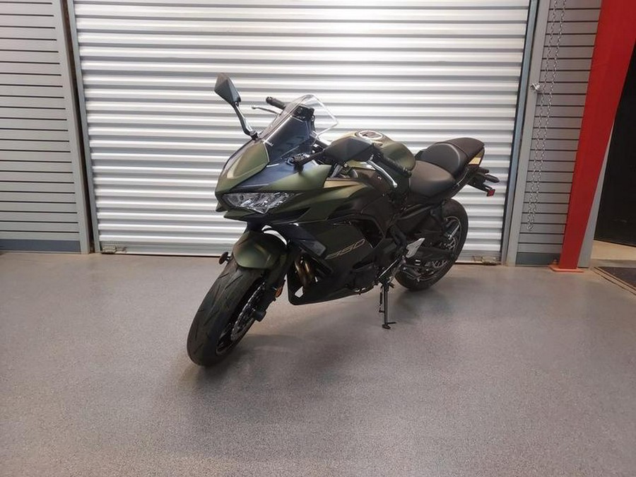 2024 Kawasaki Ninja® 650 ABS Metallic Covert Green/Metallic Spark Black