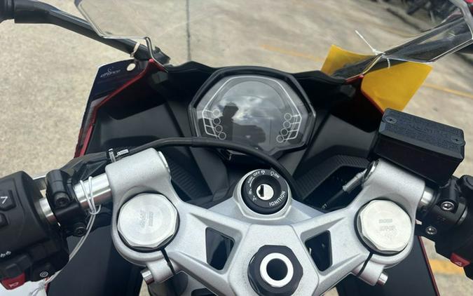 2025 Triumph Daytona 660 Carnival Red/Sapphire Black 660