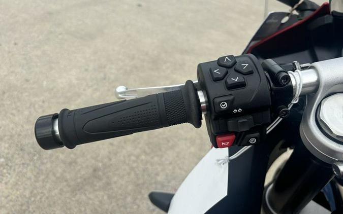 2025 Triumph Daytona 660 Carnival Red/Sapphire Black 660