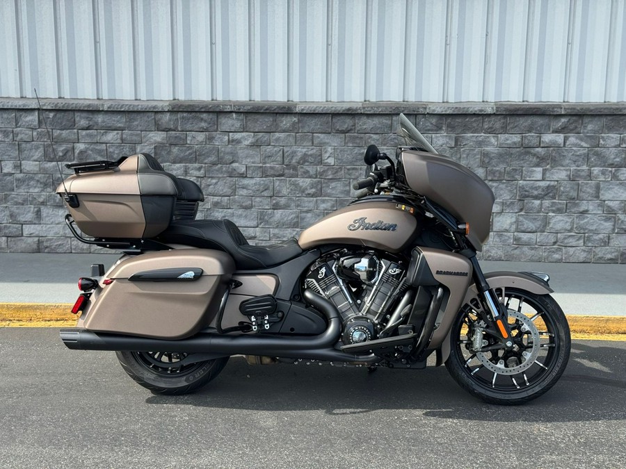 2025 Indian Motorcycle Roadmaster® PowerPlus Dark Horse® with 112