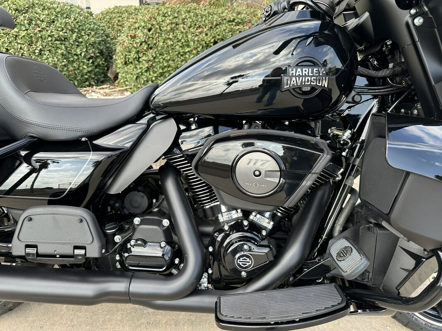 2025 Harley-Davidson Street Glide Ultra Vivid Black - Black Finish