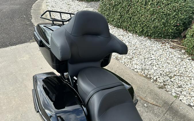 2025 Harley-Davidson Street Glide Ultra Vivid Black - Black Finish