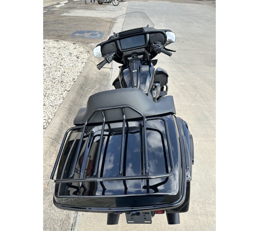 2025 Harley-Davidson Street Glide Ultra Vivid Black - Black Finish