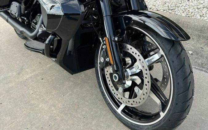 2025 Harley-Davidson Street Glide Ultra Vivid Black - Black Finish