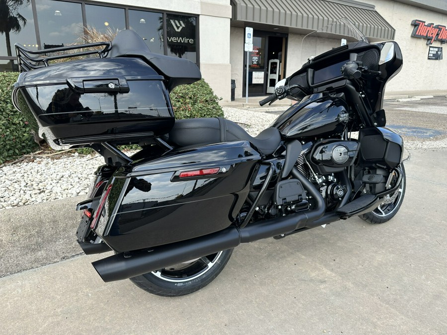 2025 Harley-Davidson Street Glide Ultra Vivid Black - Black Finish