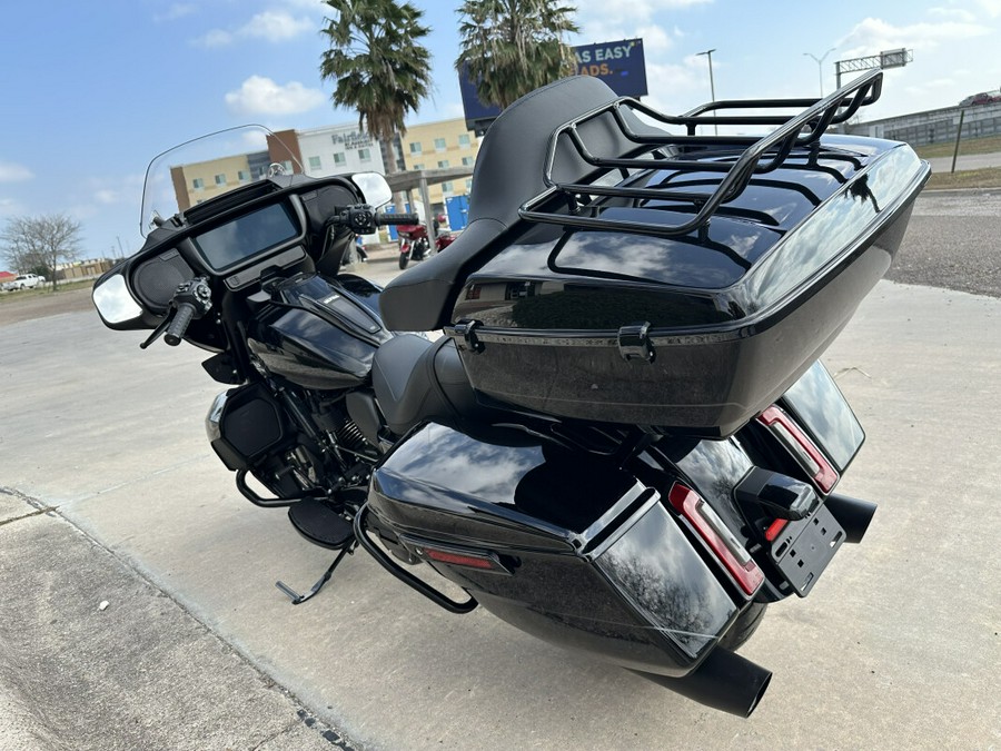2025 Harley-Davidson Street Glide Ultra Vivid Black - Black Finish